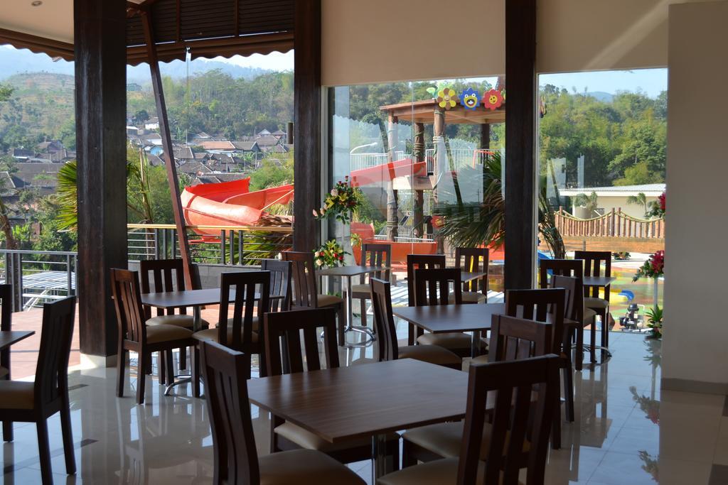 Bess Resort & Waterpark Hotel And Convention Malang Exterior photo