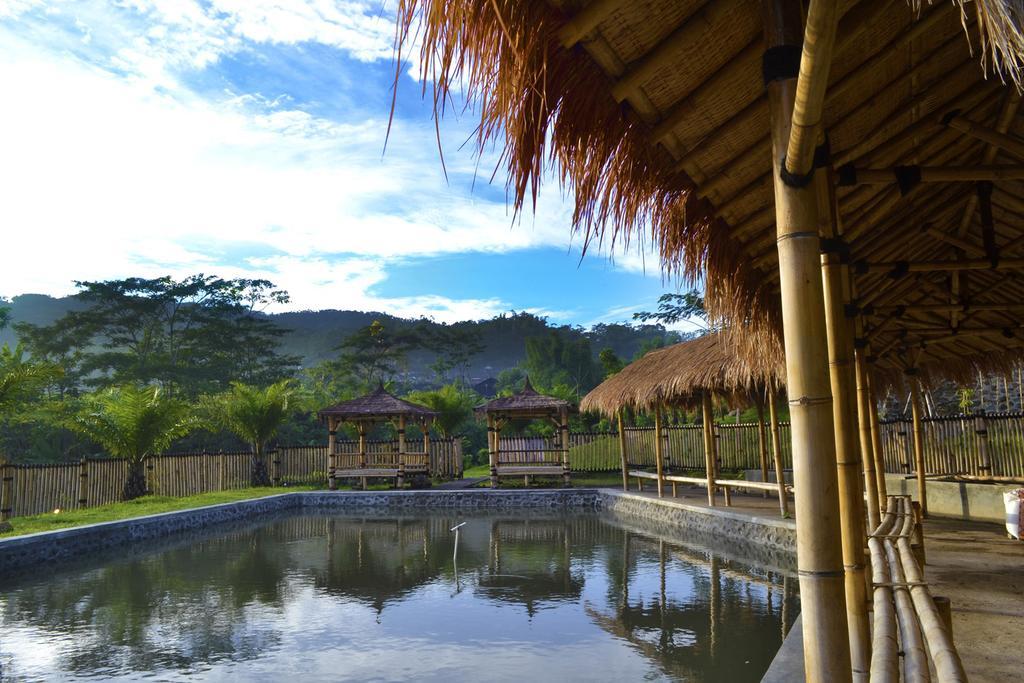 Bess Resort & Waterpark Hotel And Convention Malang Exterior photo