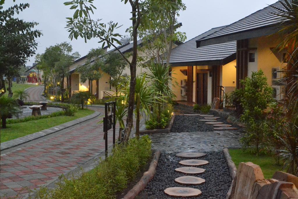 Bess Resort & Waterpark Hotel And Convention Malang Exterior photo