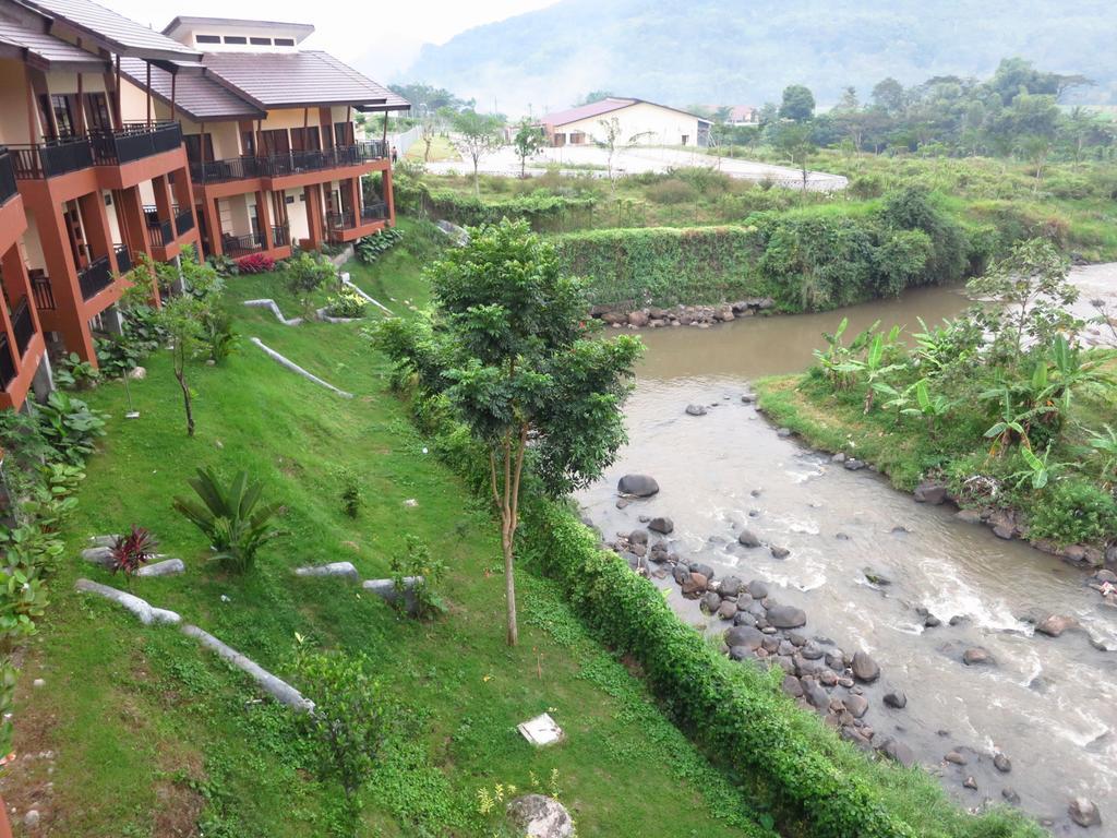 Bess Resort & Waterpark Hotel And Convention Malang Exterior photo
