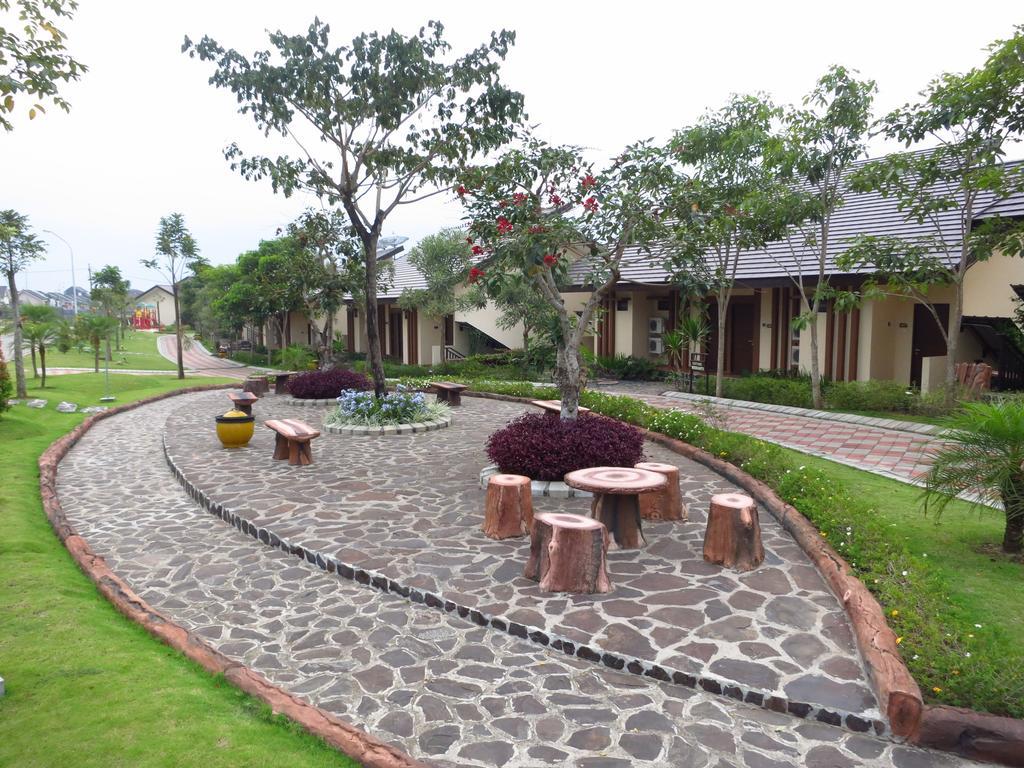 Bess Resort & Waterpark Hotel And Convention Malang Exterior photo