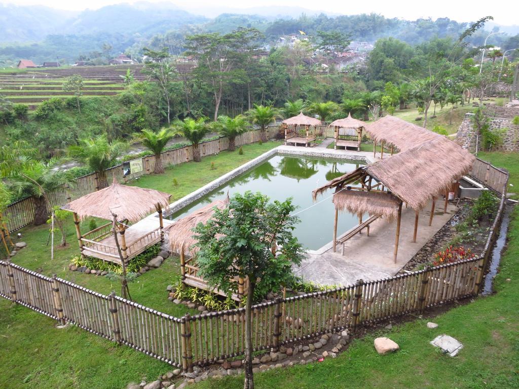 Bess Resort & Waterpark Hotel And Convention Malang Exterior photo