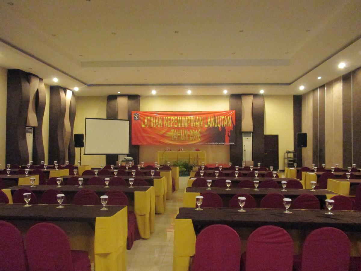Bess Resort & Waterpark Hotel And Convention Malang Exterior photo